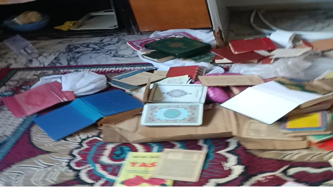 Kuran kursunu yerle bir edip Kuran-ı Kerimlere zarar verdiler