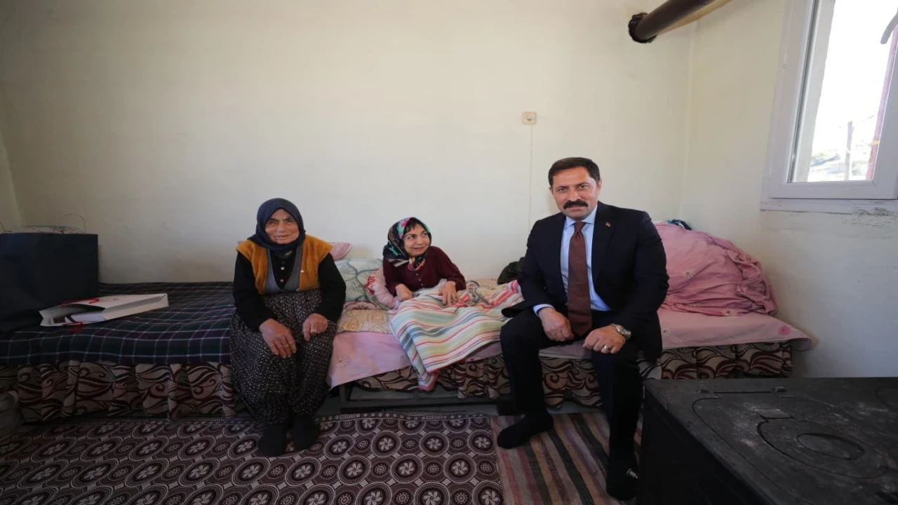 Merhametiyle Türkiyeye örnek olan 80 yaşındaki anne ve ömrünü adadığı 61 yaşındaki engelli kızının Valiyle sohbetleri yürekleri ısıttı