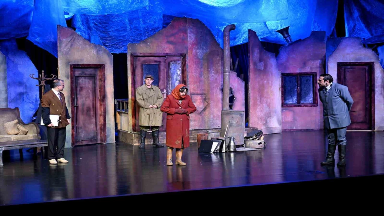 Mersin Şehir Tiyatrosu Dünya Tiyatro Gününü sahnede kutladı