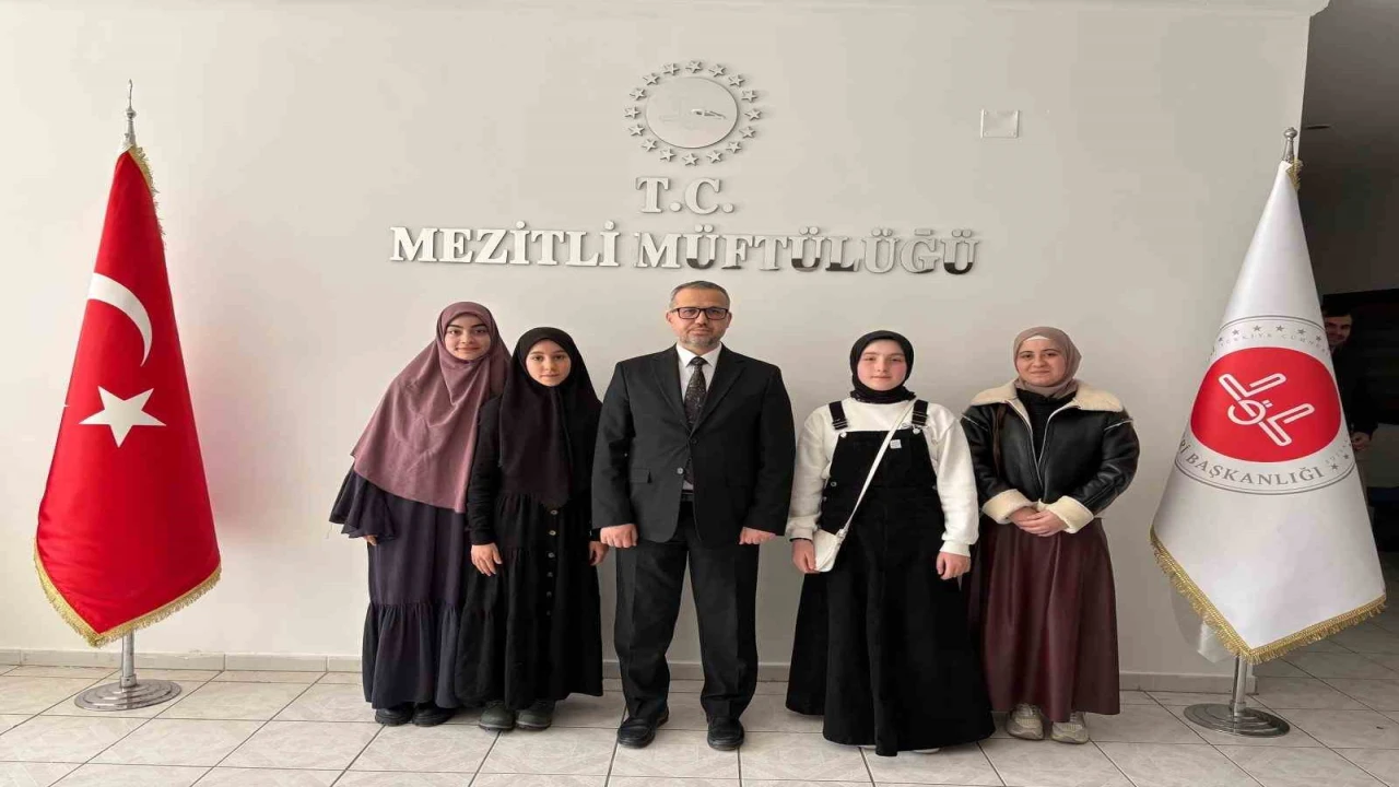 Mersinde 6 ayda hafız olan 4 öğrenci altınla ödüllendirildi