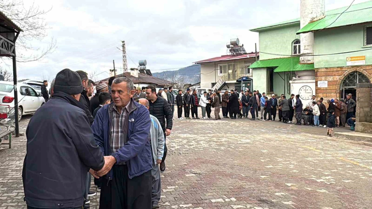 Mersinde bayramlaşma geleneği sürüyor