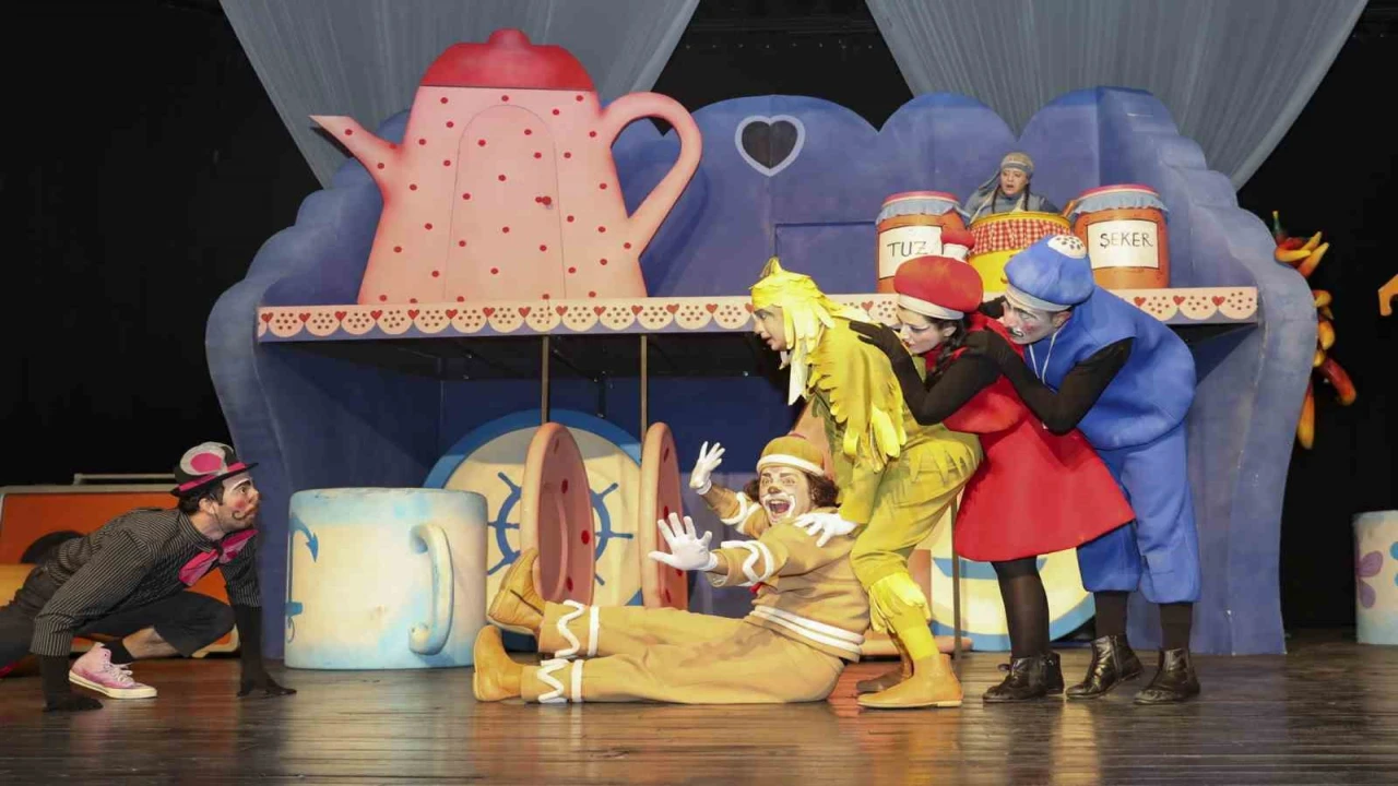 Mersinde ‘Bisküvi Adam oyunu miniklerle buluştu