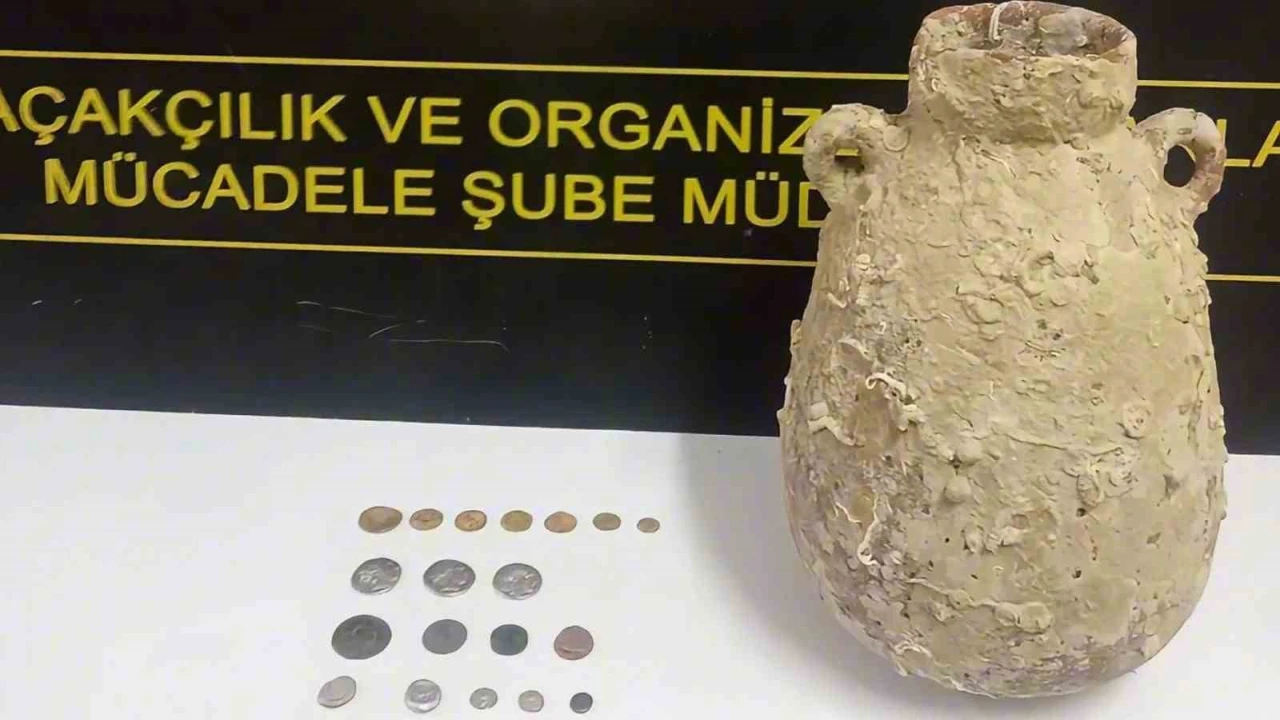 Mersinde yurt dışına kaçırılmak istenilen binlerce tarihi eser ele geçirildi