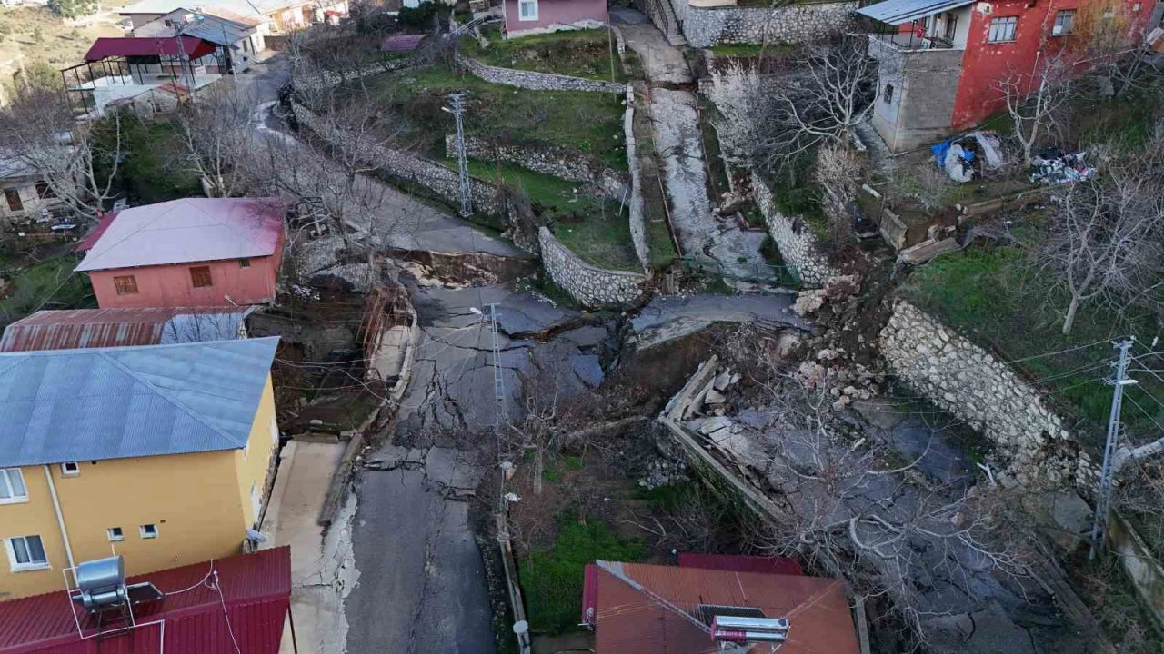 Mersindeki heyelan bölgesi havadan görüntülendi