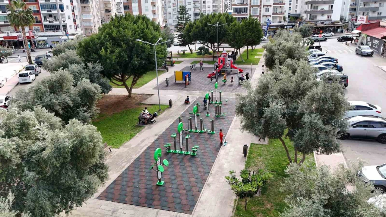 Mezitlide parklar yenileniyor, yaşam alanları güçleniyor