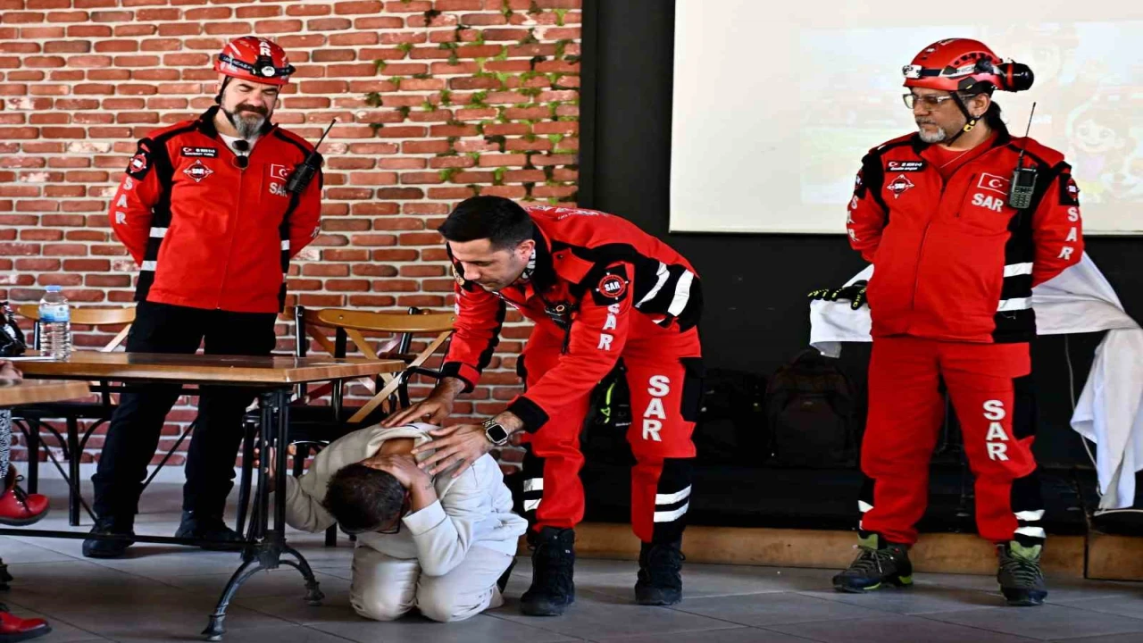 Muratpaşa Belediyesinden özel bireylere afet farkındalık eğitimi