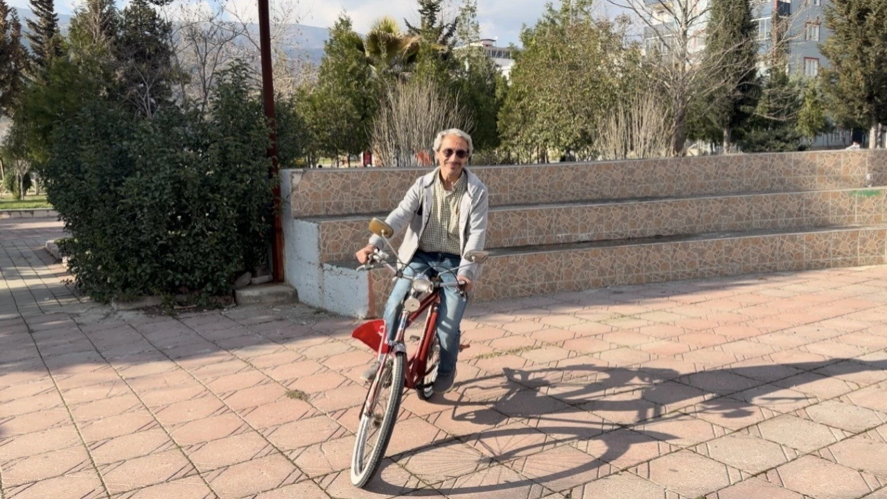 Osmaniyede 47 yıllık berberin 41 yıllık bisiklet sevdası