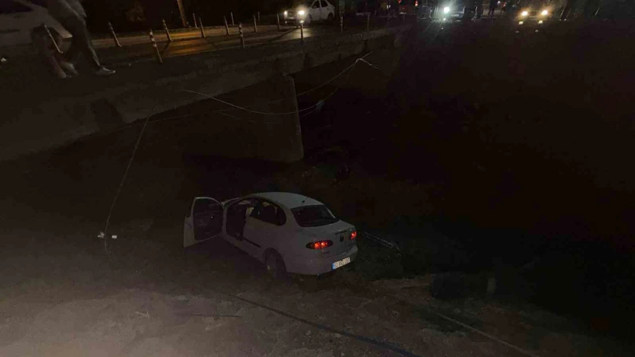 Osmaniyede otomobil köprüden uçtu: 1 yaralı