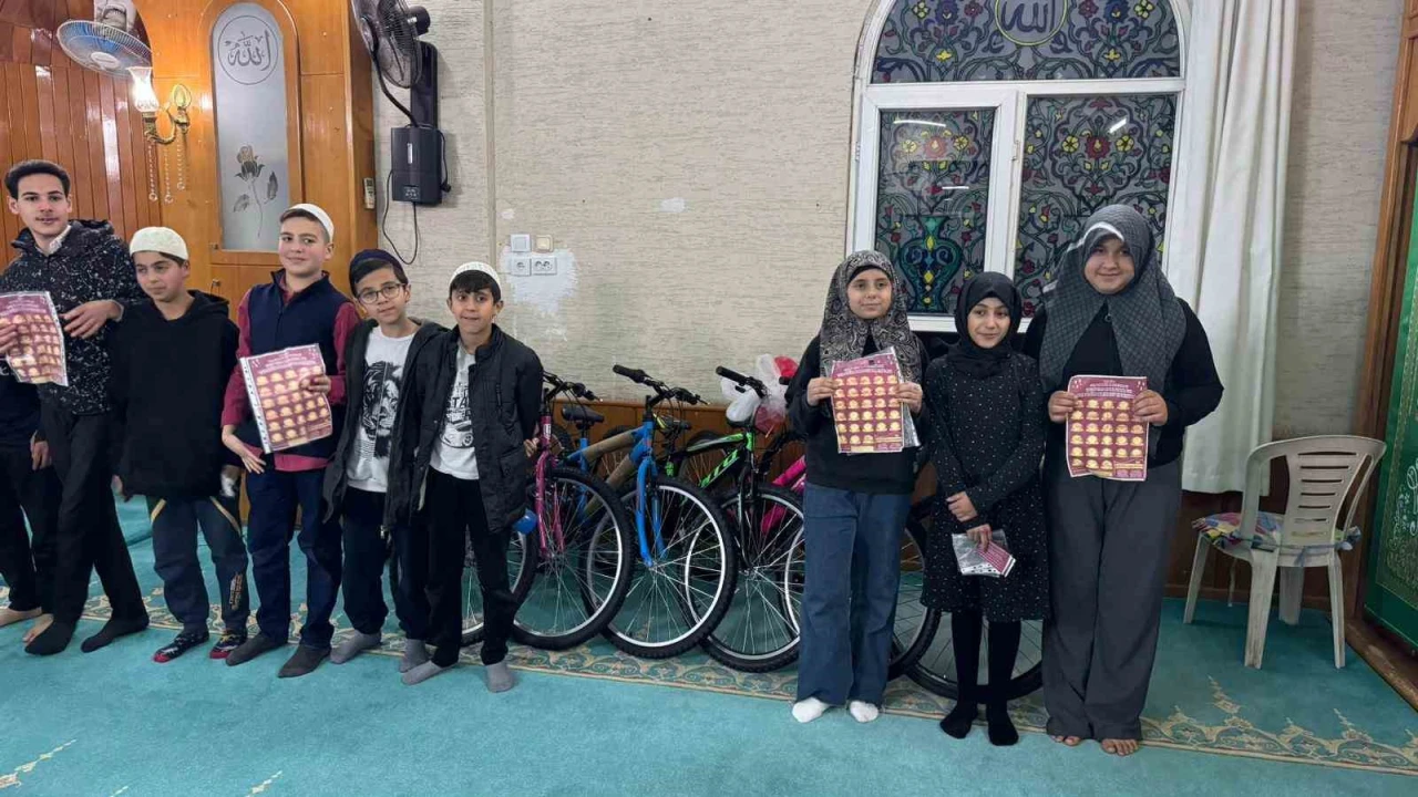 Osmaniyede teravih namazı çocukların neşesiyle şenleniyor