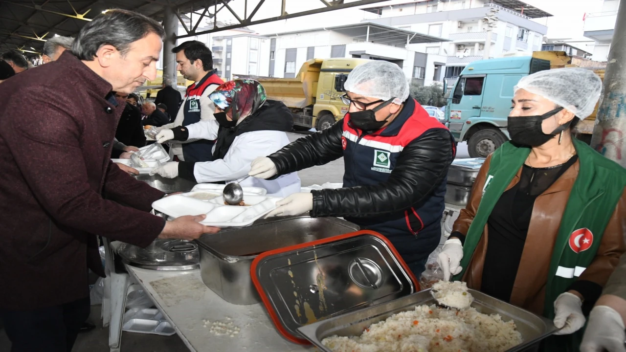 Osmaniyede vatandaşlar iftar sofrasında buluştu