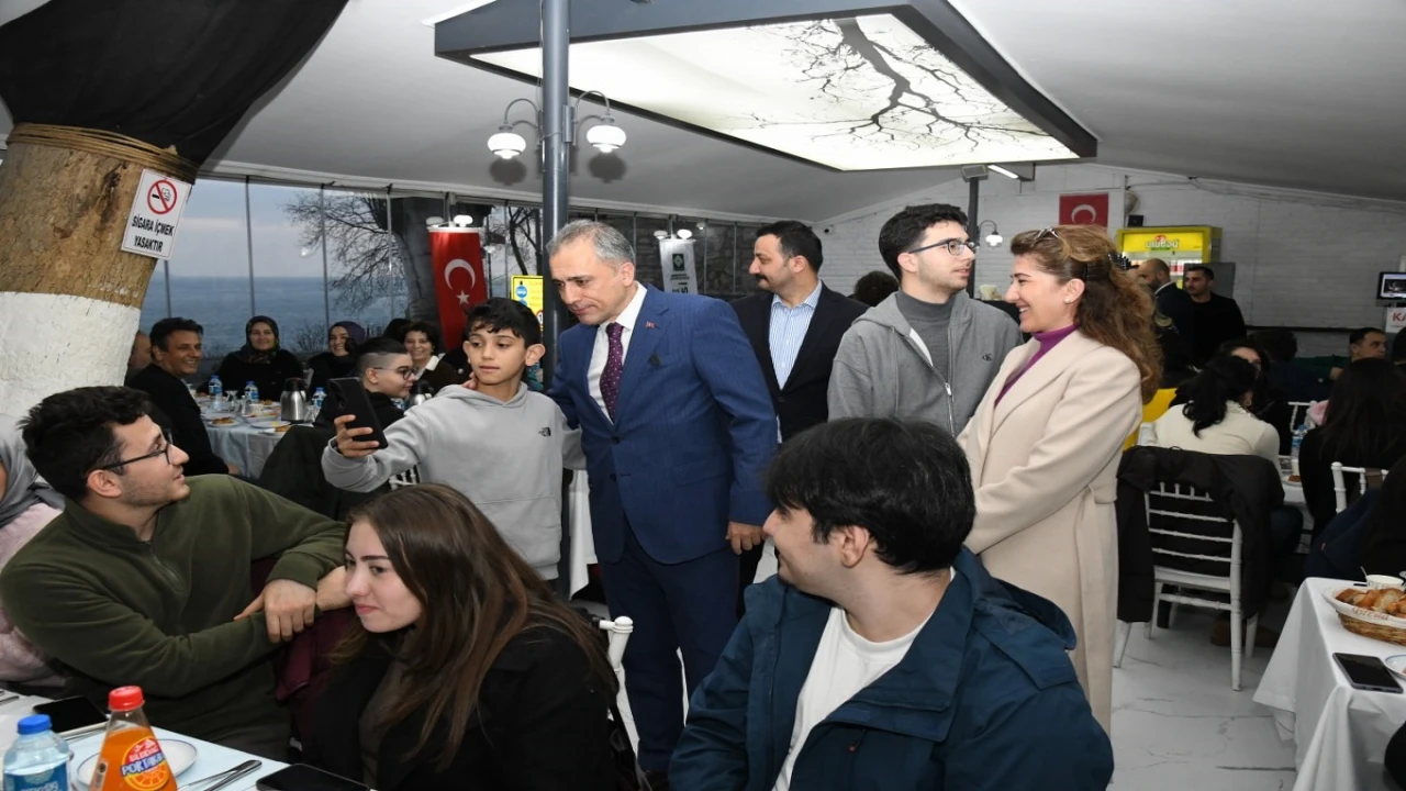 Osmaniyeli öğrenciler İstanbulda kurulan iftar sofrasında bir araya geldi