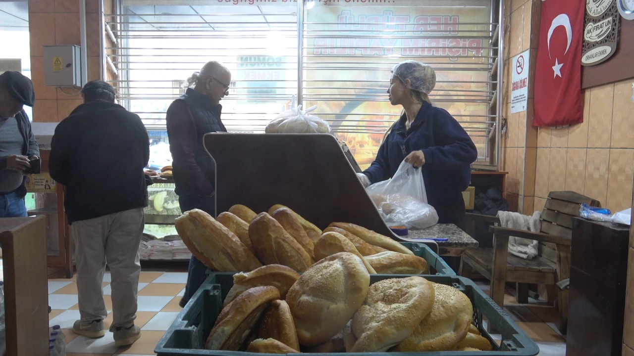 Ramazan ayında zam yapmayan fırıncı ekmeği ve pideyi 10 TLden satıyor