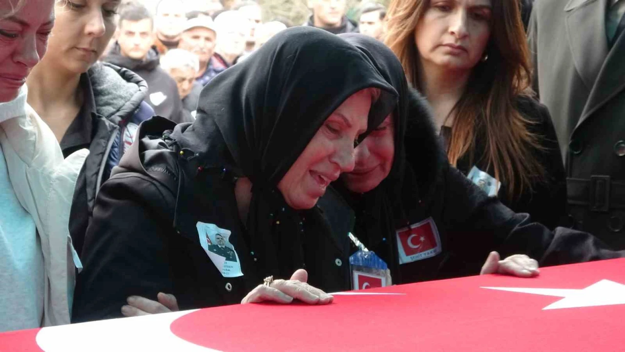 Şehit Binbaşı Sinan Taştekin memleketi Ispartada ebediyete uğurlandı