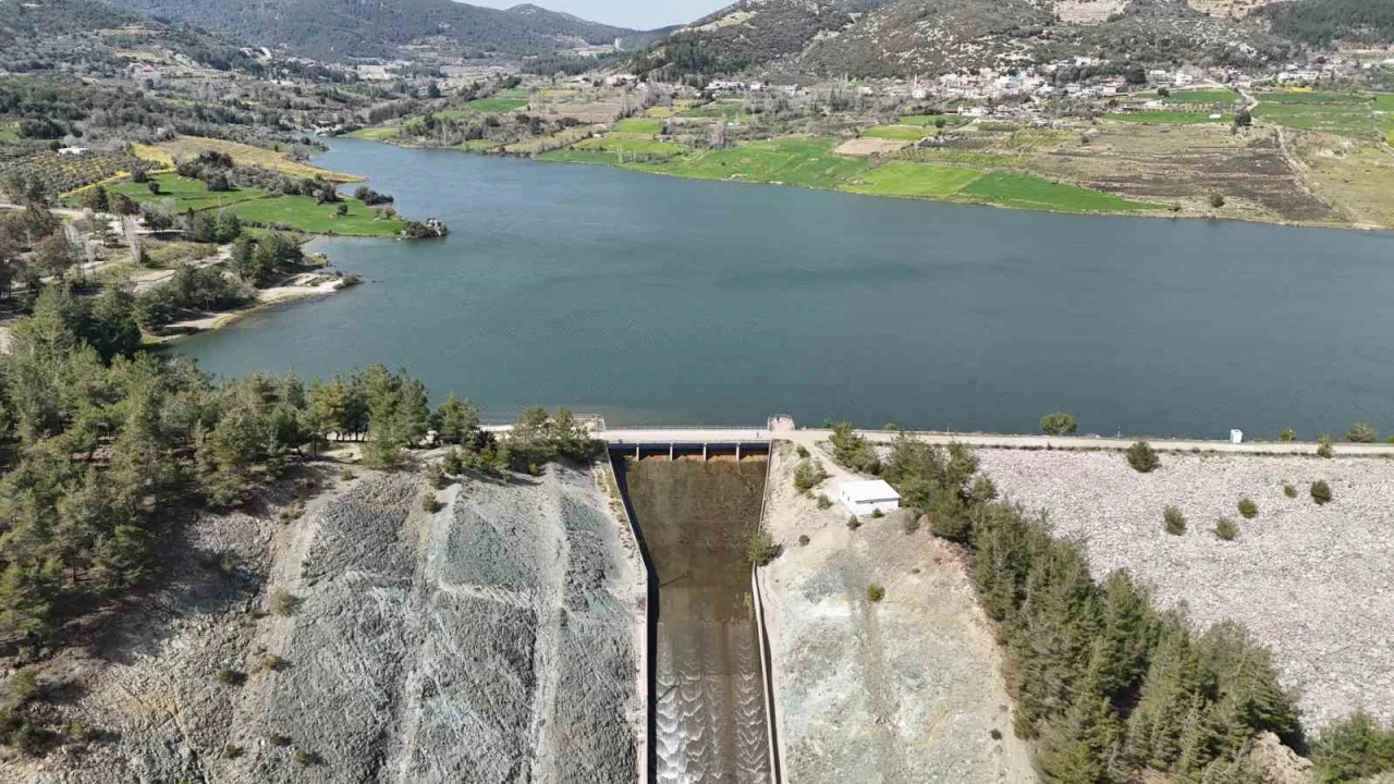 Son 65 yılın en kurak yılında tamamen kuruyan Yayladağı Barajında su seviyesi 3 ayda yüzde 100e ulaştı