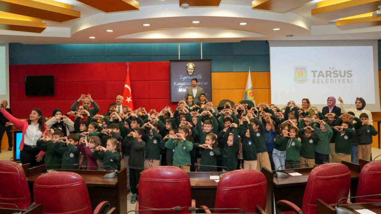 Tarsuslu minikler yerel yönetimleri yerinde öğrendi