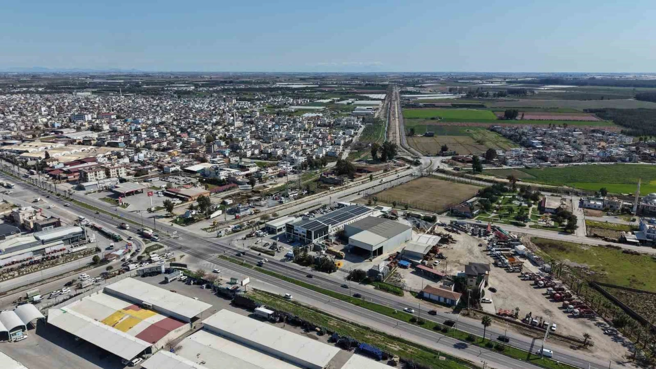 Tarsusta çiftçileri sevindiren yol çalışması