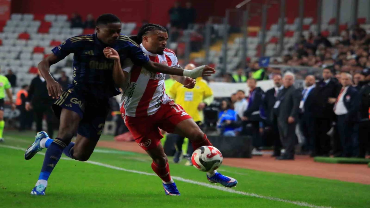 Trendyol Süper Lig: Antalyaspor: 2 - Fenerbahçe: 2 (Maç sonucu)