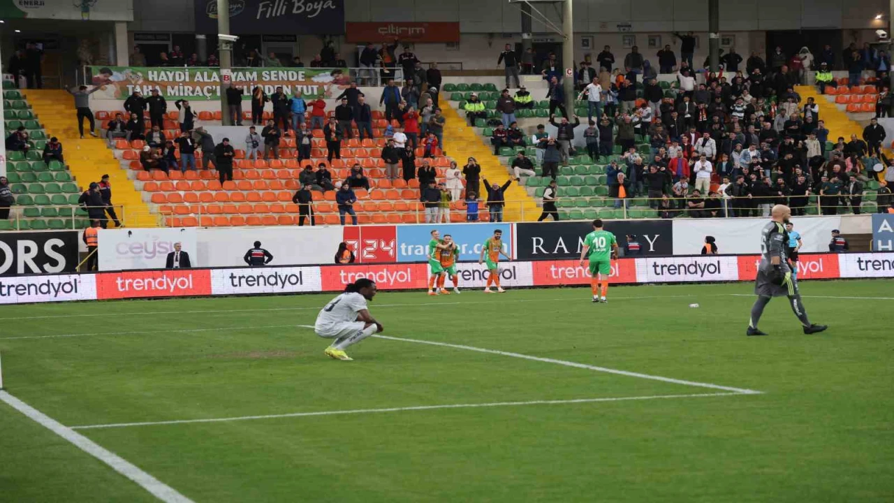 Trendyol Süper Lig: Corendon Alanyaspor: 5 - Kocaelispor: 0 (Maç sonucu)
