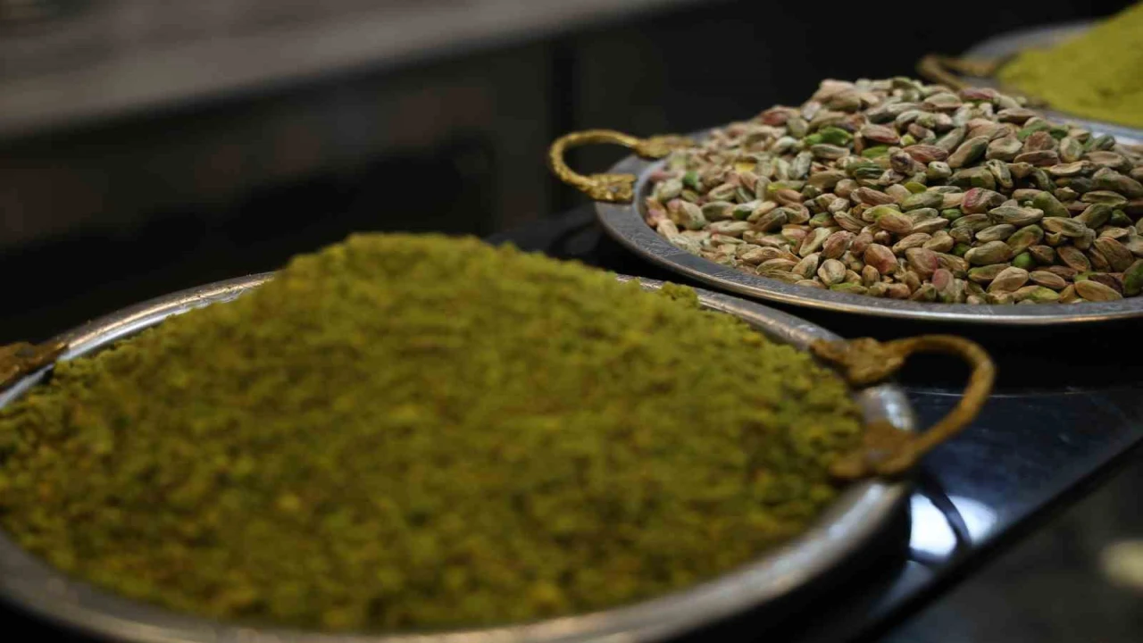 Uzmanından ‘ucuz tatlı uyarısı: Yer fıstığı ve kabak çekirdeğini fıstık diye satıyorlar