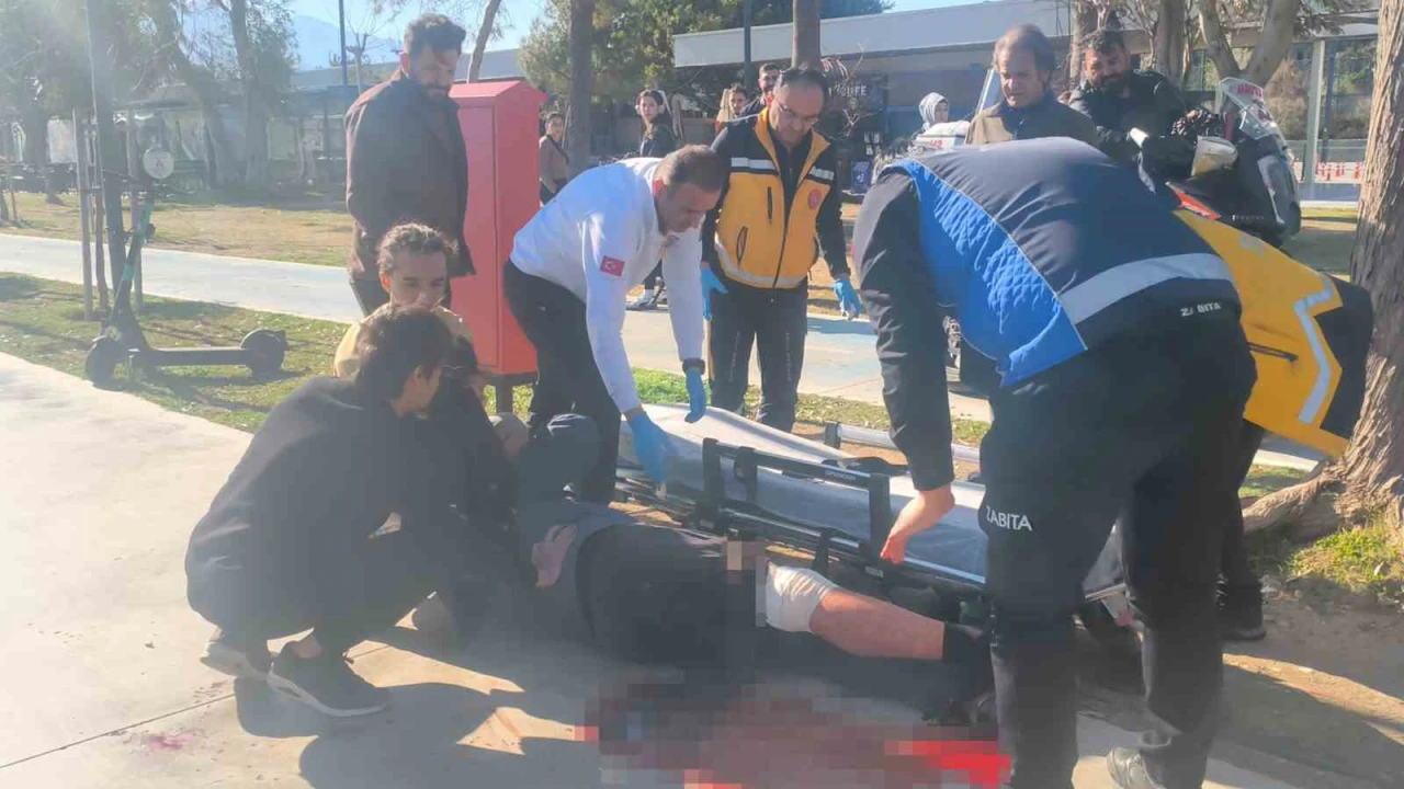 Yaşlı adamı Neden selam almıyorsun diyerek bacağından bıçakladılar