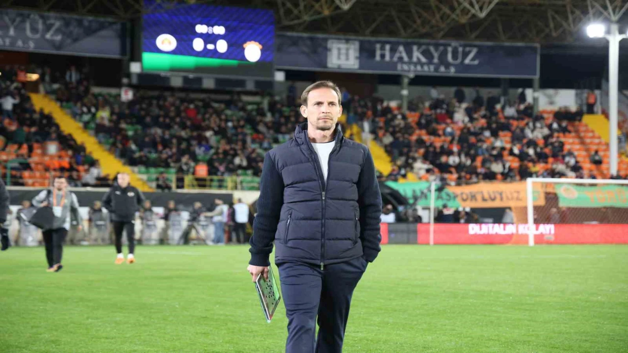 Ziraat Türkiye Kupası: Corendon Alanyaspor: 0 - Galatasaray: 2 (İlk yarı)