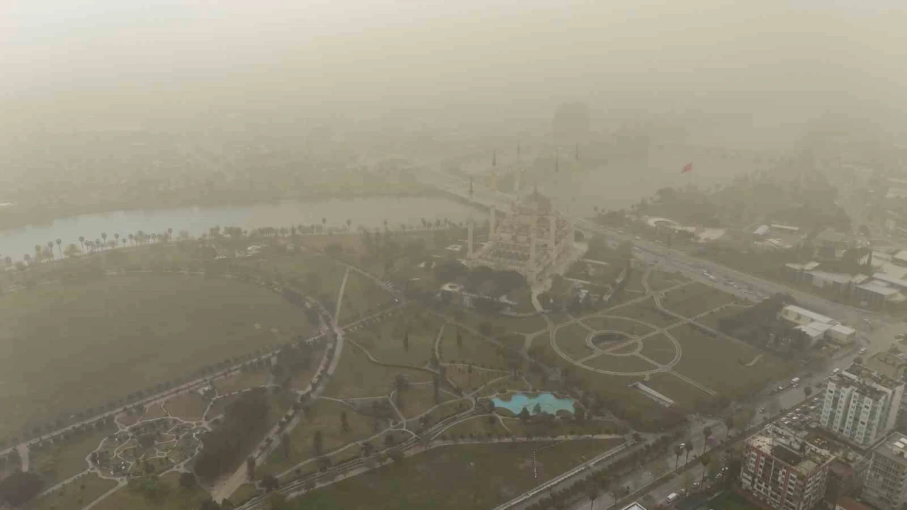 Adanada toz taşınımı havadan görüntülendi