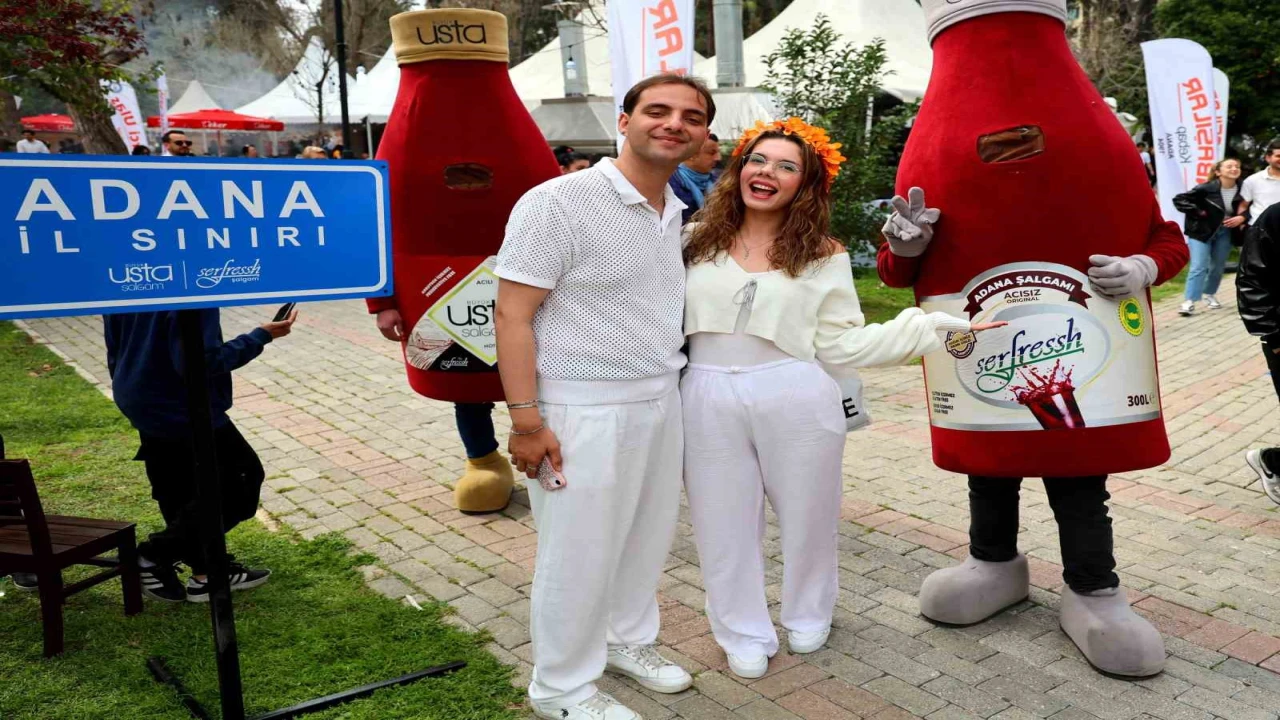 Adananın tescilli lezzeti şalgam, karnavalın gözdesi oldu