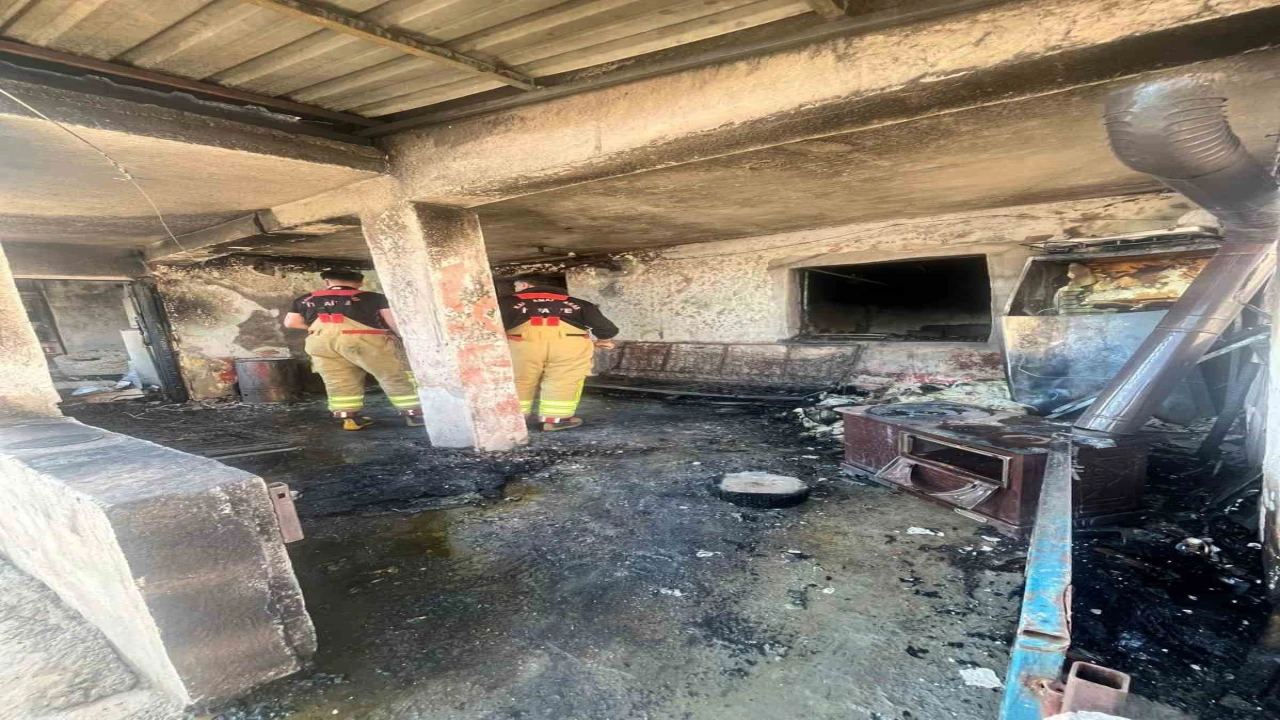 Afşinde ev yangını: 4 kişi dumandan etkilendi