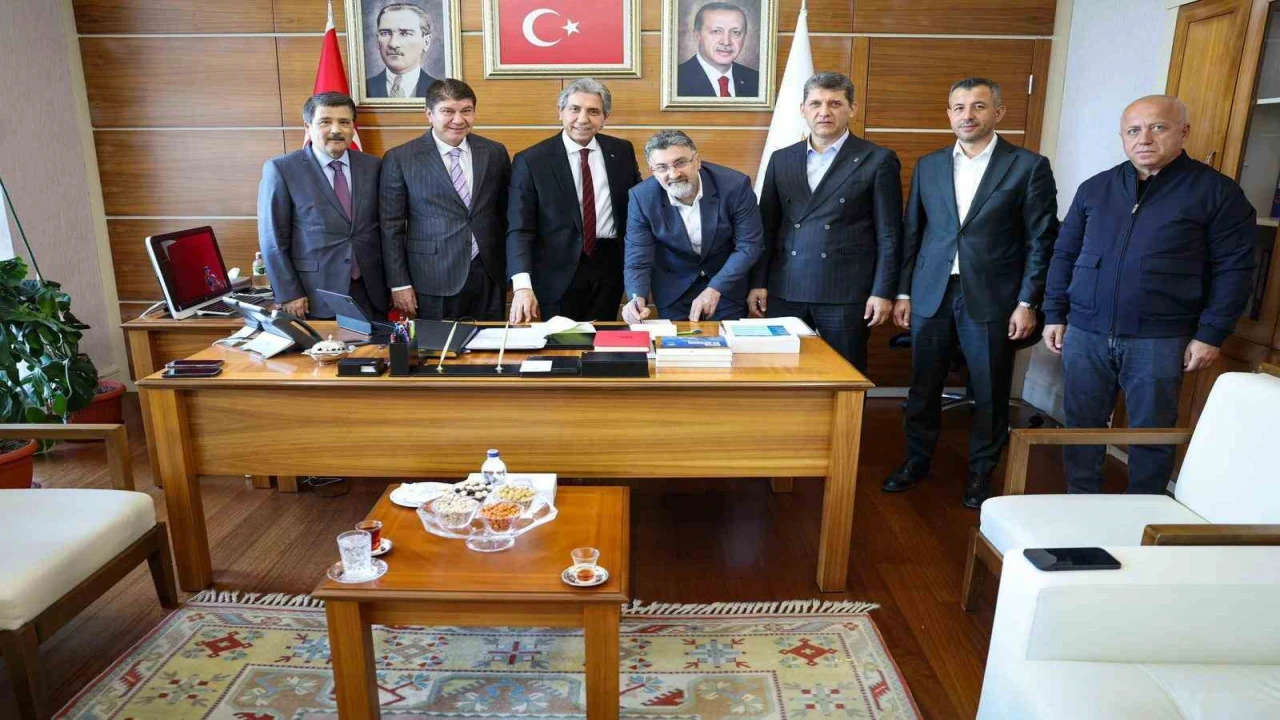 AK Partiye katılan Serik Belediye Başkanı Kumbul: Hemşehrilerimize en iyi hizmeti sunmak amacıyla yeni bir yol yürümeye karar verdim