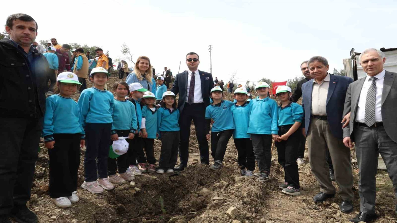 Akdamda 1000 fidan toprakla buluştu