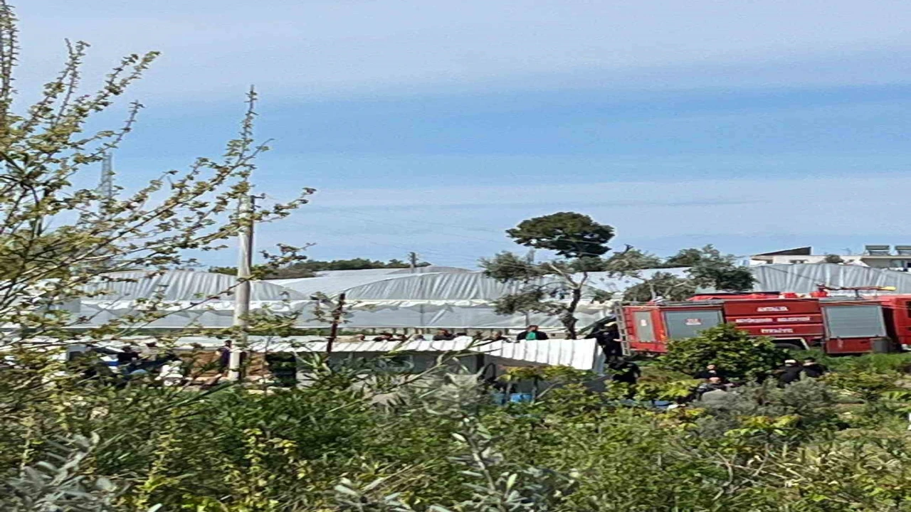 Aksuda traktör dereye devrildi sürücü hayatını kaybetti