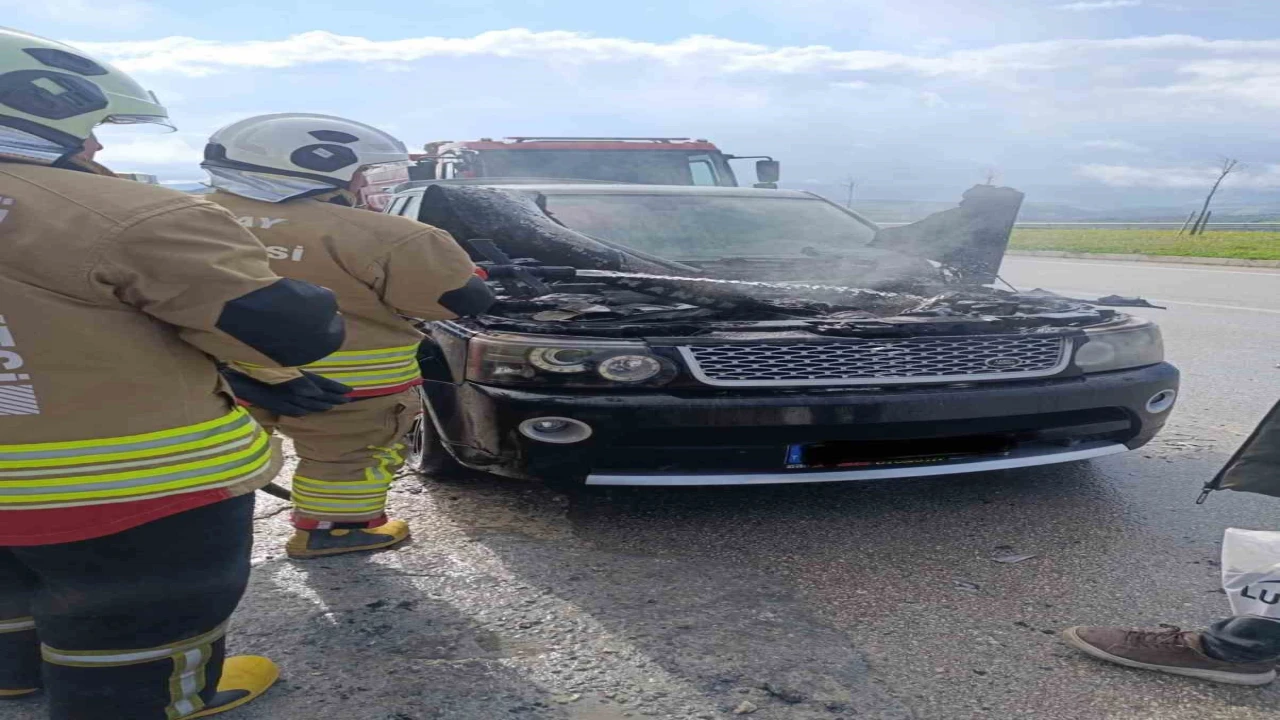 Altınözüde cipin motoru alevlere teslim oldu
