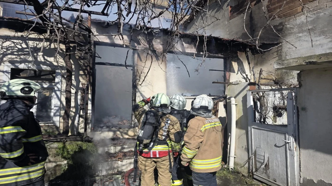 Antakyada metruk bina yangını