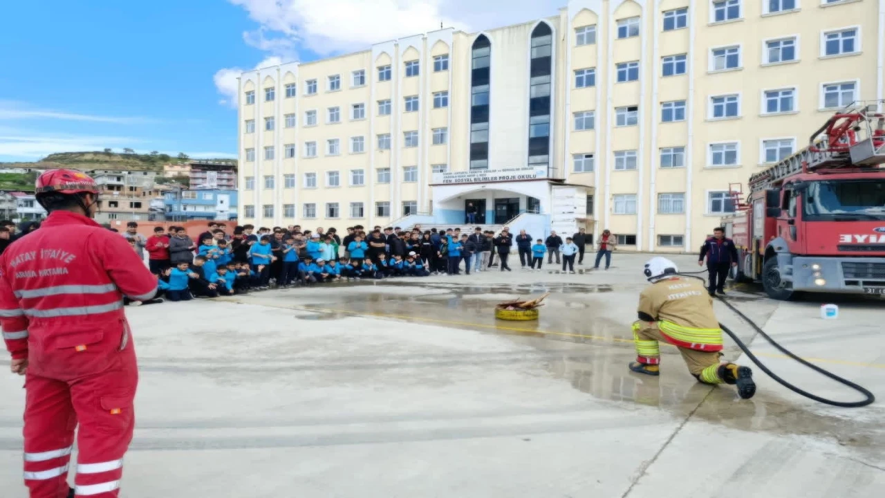 Antakyada öğrencilere yangın eğitimi verildi