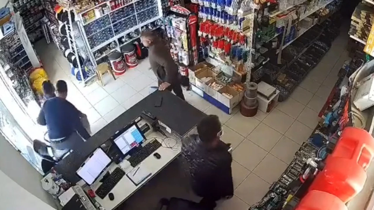 Antalyada depremi fark edince sokağa fırladılar