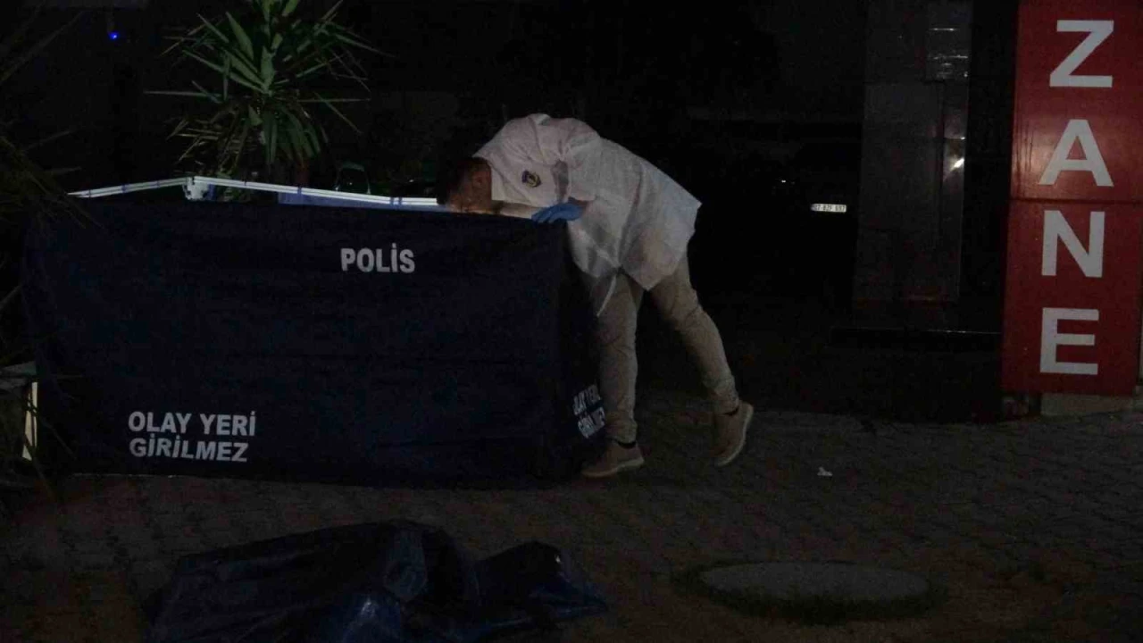 Antalyada genç adam kaldırımda ölü bulundu