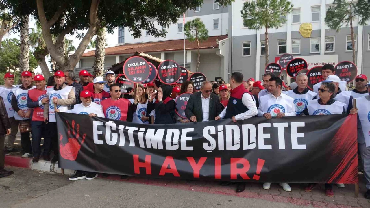 Antalyada okullara yapılan saldırılar protesto edildi