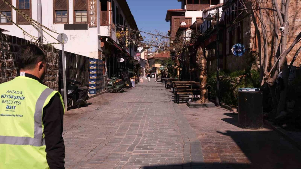 ASATtan Kaleiçinde kanalizasyon hattı temizliği