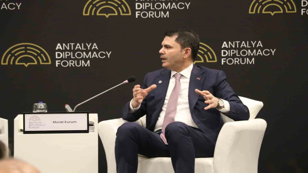 Bakan Murat Kurumdan yeniden inşa için Türkiyeden küresel seferberlik mesajı