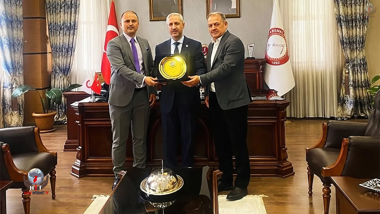 BAYRAKDAR’DAN MKÜ REKTÖRÜ VEYSEL EREN’E ZİYARET