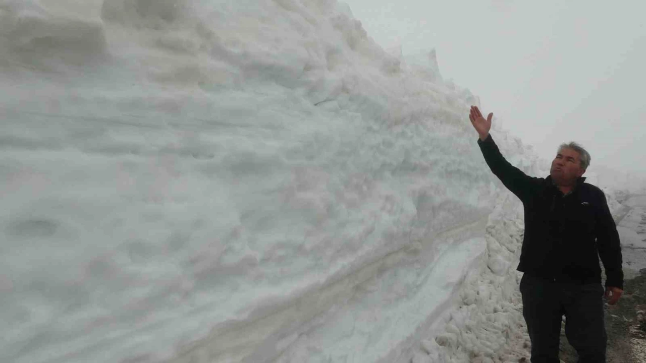 Burası ne Van ne Hakkari: Yaz şehri Mersinde kar 2 metreyi aştı