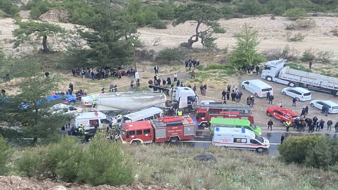 Burdurda 7 kişinin öldüğü trafik kazasında beton mikserinin sürücüsü tutuklandı