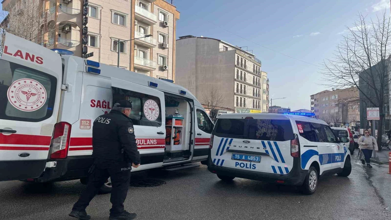 Burdurda elektrikli bisiklet ile otomobil çarpıştı: 1 yaralı