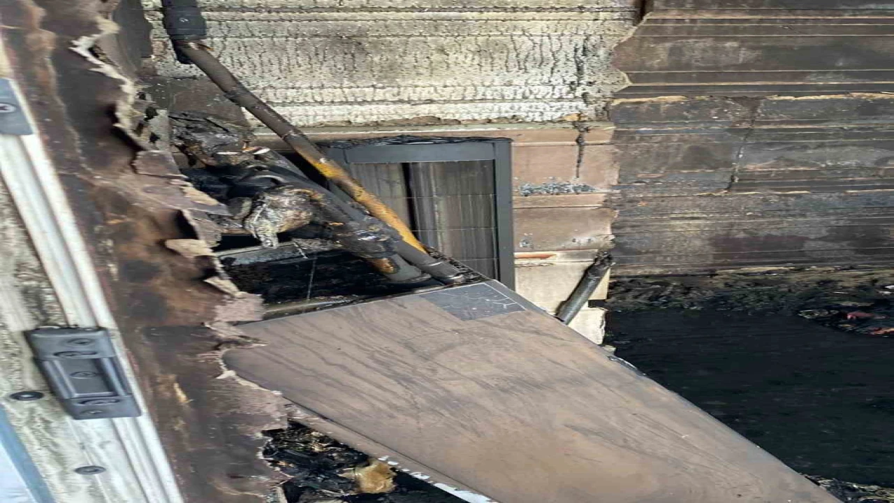 Burdurda evin balkonunda çıkan yangın korkuttu