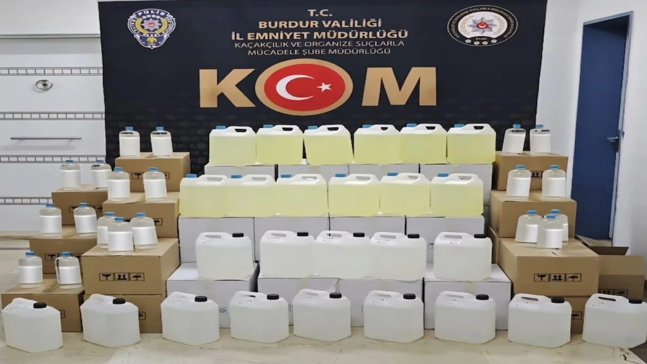 Burdurda ruhsatsız silah ve kaçak alkol operasyonu