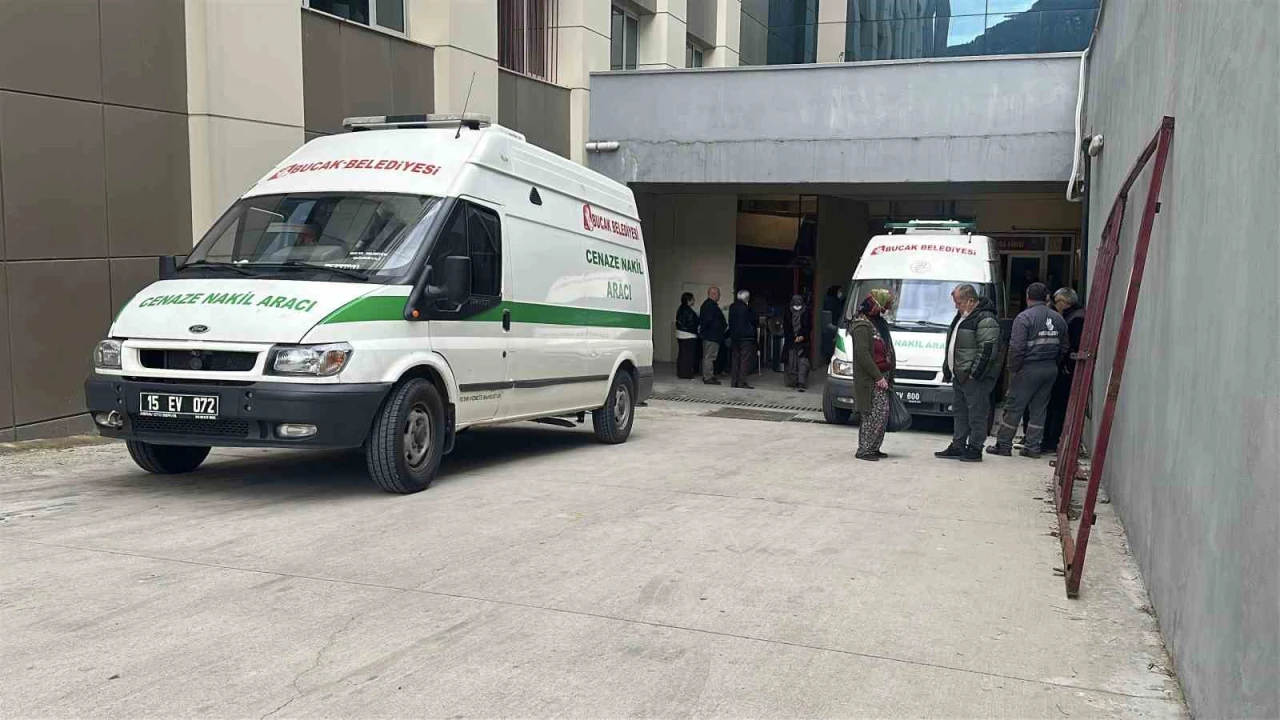 Burdurdaki 7 canın yitip gittiği kazada hastane morgu önünde acı bekleyiş
