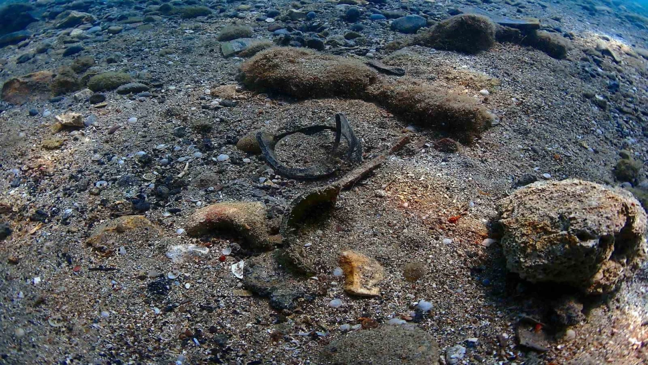 Büyükşehirden Yat Limanında deniz dip temizliği