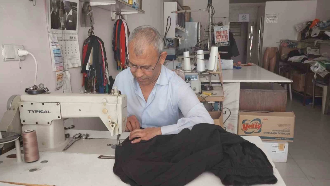 Çırak bulunamayan terzilikte yarım asrı geride bıraktı