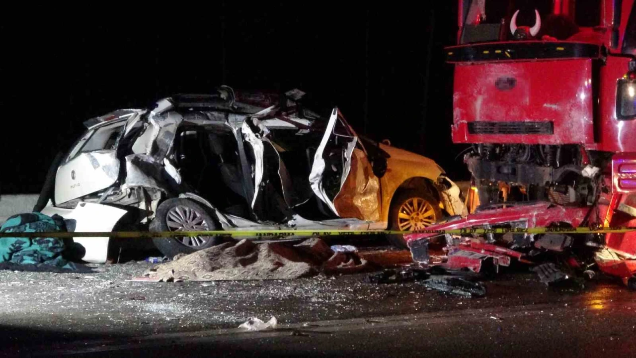 Çocuklarını korumaya çalışırken kazada hayatını kaybeden annenin cenazesi Batmana gönderildi