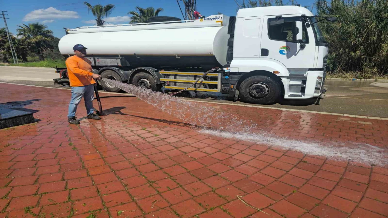 Çukurova Belediyesinden park ve yeşil alanlarda yoğun mesai
